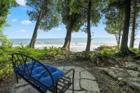 Spacious Lakefront Haven: Luxury Door County Retreat on Lake Michigan!