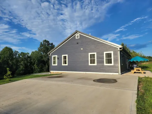 New! Custom built private home on a pond, with large hottub. - 3-stjärniga