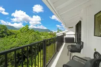 Top floor 1BR with AC, beach gear, lanai, and mountain views. Walk to the beach! - Mountain view