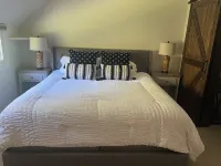 Charming Meadow Farmhouse on 1+ acre with Hot Tub, walk to Downtown, Renovated