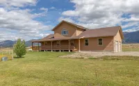 Spotted Moon Ranch - River Front - One Bedroom King Cabin