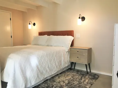 Cozy Studio & Loft with Full Amenities & Close to Several Hot Spots!