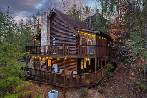 Cozy Cabin in the Hills. Hot Tub, Views, Pool Table, Pet Friendly and Much More