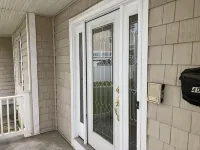 Perfect Beach House; Majestic Ocean Views, less than 100 steps to beach