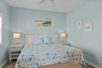 Oceanview, poolside, 2BR/2B condo sleeps 6