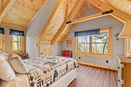 Morganton Mountain Retreat w/ Hot Tub