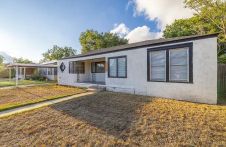 Coastal Cottage in Tech Terrace Отели рядом с достопримечательностью «Университет Техас Тек»