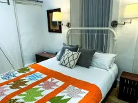 Marfa House Fronteriza--Central and Accessible Hotels in Marfa