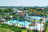 Spacious Condo @ Excellent Location with Private Beach and Amazing Pools!