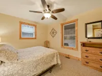 SHADE MOUNTAIN RETREAT ★ CEDAR BARREL SAUNA & HOT TUB!! ★ 28 ACRES ★ SLEEPS 20 Hotels in Juniata County