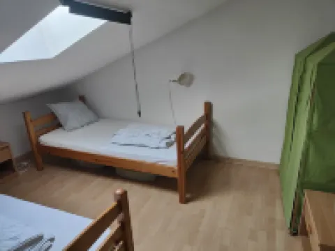 Comfortable villa in residence with swimming pool and tennis court, 600 m from the beach.