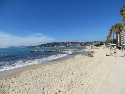 Air-conditioned apartment - All comforts - with garden and parking space