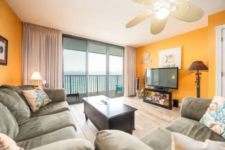 Emerald Surf # 505, Steps from the Beach! Отели рядом с достопримечательностью «Наварр Бич Си Тертл Консервейшен Сентер»