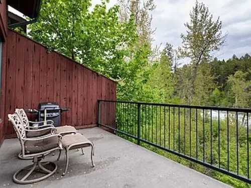 Beautiful Loft Condo in the Heart of Bigfork on the Swan River