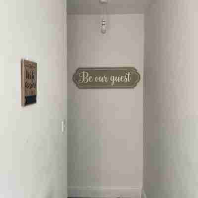 Comfy 2 Bed flat, parking, quick walk to the beach. Others