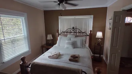 Home away from Home. Pet friendly.