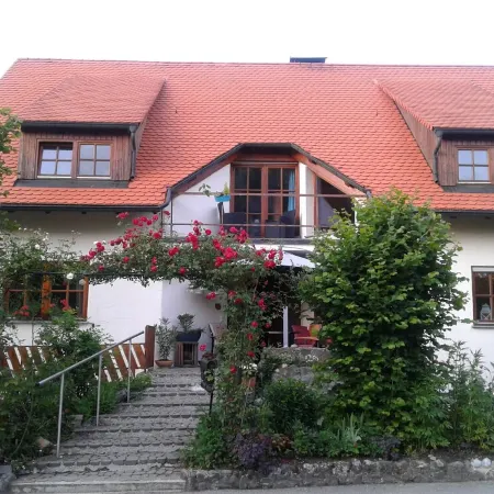 Bright apartment "In the Green" for 6-8 people near Lake Constance
