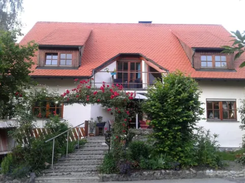 Bright apartment "In the Green" for 6-8 people near Lake Constance