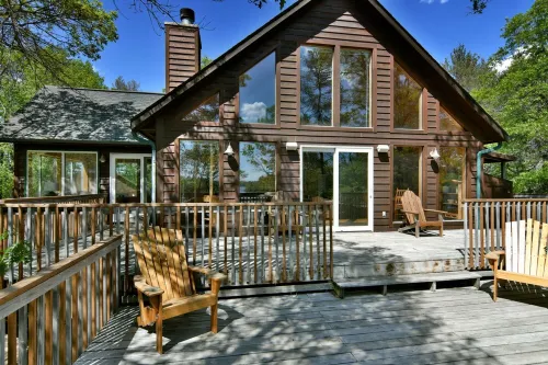 Beautiful Cedar Chalet Lake Cabin on Middle Lake!!!
