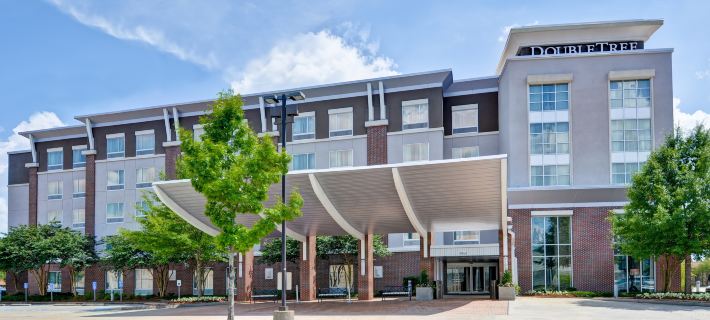 โรงแรมดับเบิลทรีบายฮิลตัน แบตันรูช โรงแรมในบาตันรูช
