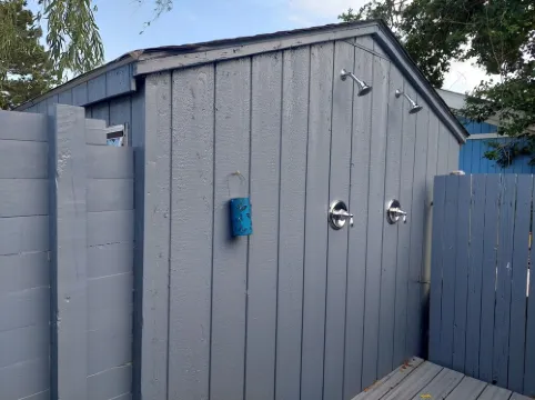 Newly renovated studio bungalow six minutes walking distance from the DE Bay Hotels in Villas