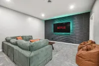 The Ultimate Playhouse: Heated Pool-Fireplace-Game Room-TheaterLounger-2Dogs OK