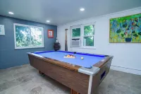 Guadalupe River Oasis-Pool Table-Shuffle Board-5 Bedrooms-Sleeps 12!