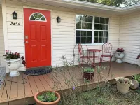 Cozy 2 Bed, 1 Bath cottage close to Downtown Sarasota and the Beaches