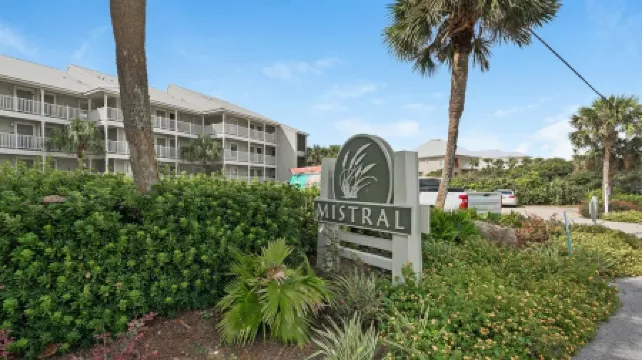 GULF FRONT - GREAT VIEWS - Direct Walk Out, Only Steps to Beach