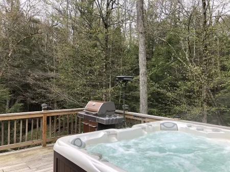 CATSKILLS Modern Cabin Brookside