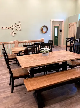 Moose Tracks Inn: Family Friendly and Wheelchair Accessible.