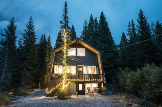 WALK TO BRIGHTON + PRIVATE HOT TUB + MOUNTAIN VIEW