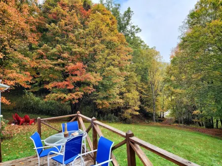 Quiet 3 bedroom 10 mins from the Ski Slopes Отели рядом с достопримечательностью «Колледж Лис-Мак-Рай»