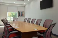 希爾頓家居2套房酒店奧斯汀北部/靠近德爾梅恩 - 廚房
