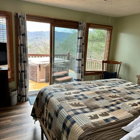 McDaniels Misty Blue ~ A Cozy & Quaint Cabin w/Exceptional Smoky  Mountain Views