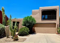 Peaceful desert Oasis, pool & spa! Pets welcome, golf, hiking, riding, dining.