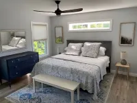 The White House - Spacious 5 Bedroom, with Hot Tub - Blocks from Everything!!!!