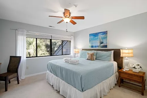 Daze Off! Stunning two bedroom with loft Turnberry end unit Villa