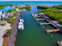 Top Floor unit with a ocean view!!!     PRIVATELY OWNED