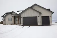 Modern Mountain Home at the base of Targhee Ski Resort-Private Hot Tub -A.C.unit