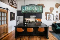Two Lanes Guesthouse - Historic Downtown Loft Apartment 45 miles S of Nashville