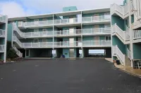 Nags Head Oceanfront Condo, Walk-in Shower, Pool, Sleeps 5 - 3 estrellas