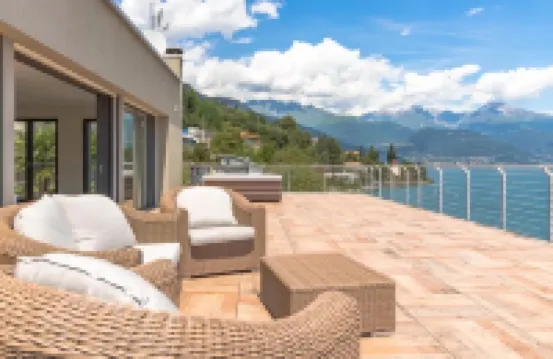 COMO LUXURY WITH PRIVATE LAKE ACCESS AND BREATHTAKING VIEWS