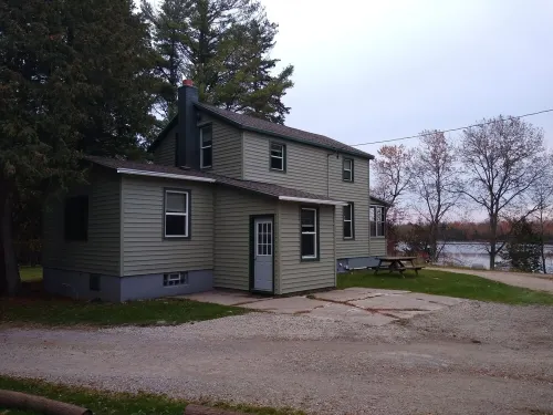 3-bedroom home on the river 10 min. from town also have identical1817617 ID #