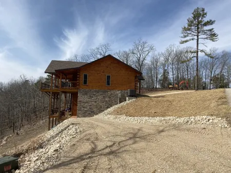 CLEAR VIEW CABIN - only 1 mile from Van Buren & Current Rvr @ Big Spring Park!