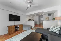 Perfect Palm Beach Location.Classic, spacious  1-bedroom condo, suite with AC.