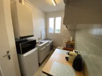 Large, quiet studio with balcony & free parking