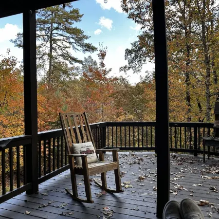 Katahdin Cabin, tranquil n rustic with inside hot tub, close to town! Romantic!