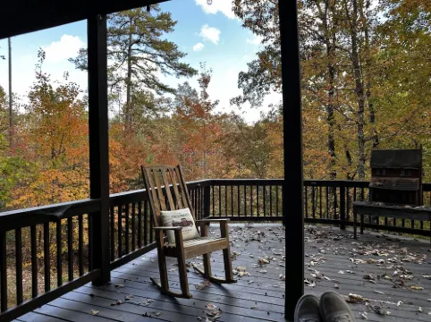 Katahdin Cabin, tranquil n rustic with inside hot tub, close to town! Romantic!