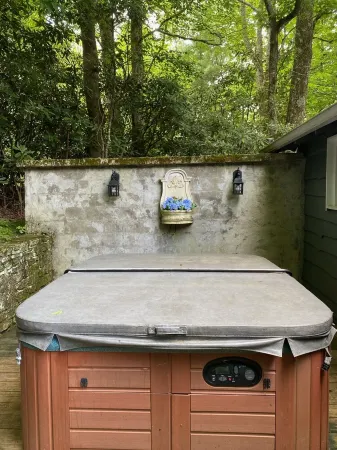 quaint cottage w/hotub & firepit-2 min -downtown Blowing Rock-pet friendly Отели рядом с достопримечательностью «Мозес Кон Манор»